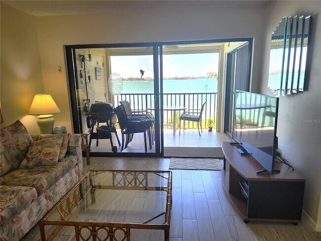 Foto del edificio - 6287 Bahia Del Mar Cir N