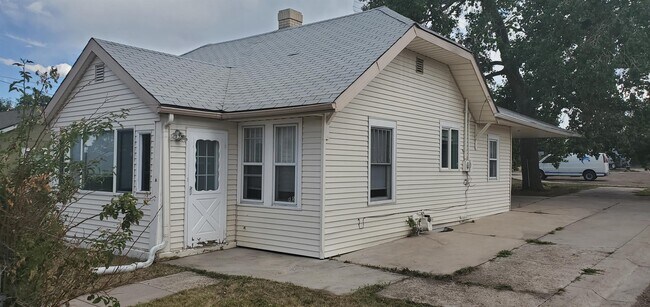 Building Photo - 2750 W Amherst Ave