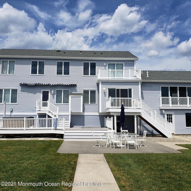 Building Photo - 1095 Island Dr