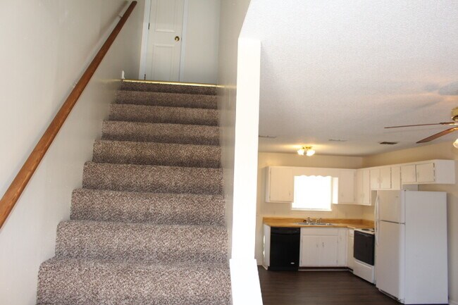 Building Photo - 671 Gale Dr NE