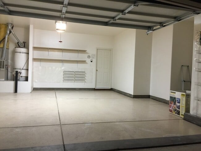 Landscaper blowers 2.5 car showroom garage - 2626 Capella Dr