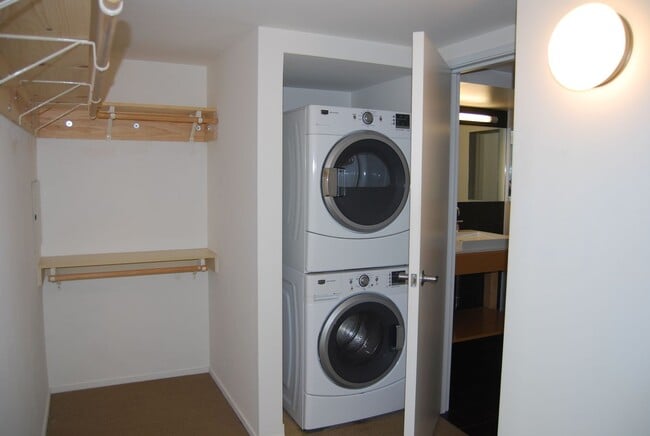 Building Photo - 1 BR 1 BA Condo in The Montage