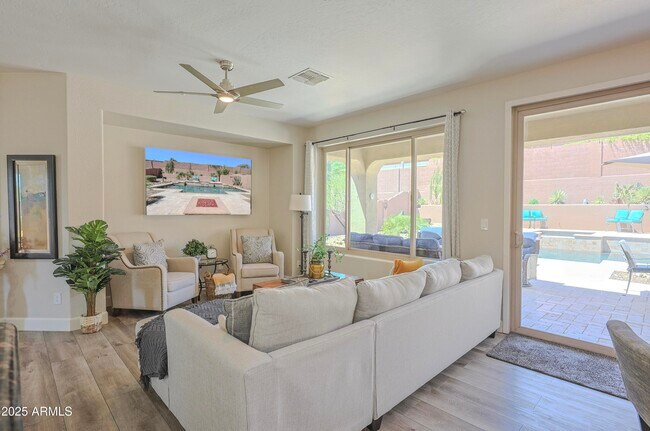 Foto del edificio - 2462 W Turtle Hill Dr