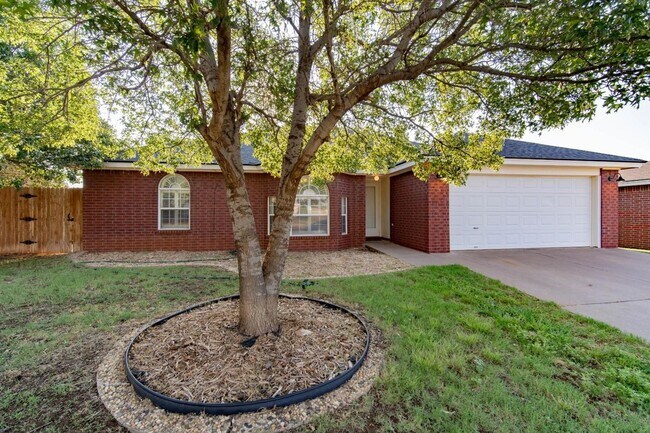 Foto del edificio - Beautiful 4 Bed 2 Bath Available June 5th!!