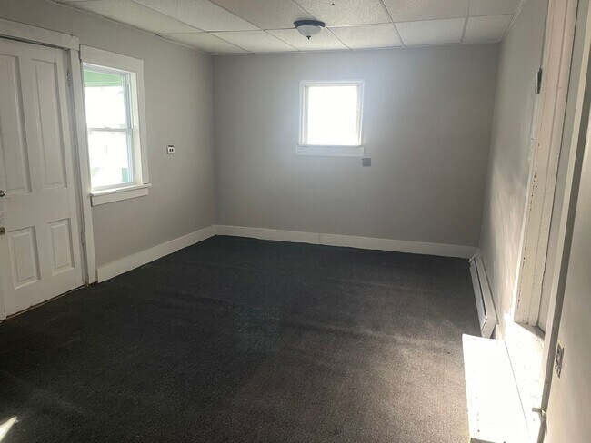 Building Photo - 3 Bed - 1 Bath - Single Family Home in Cle...
