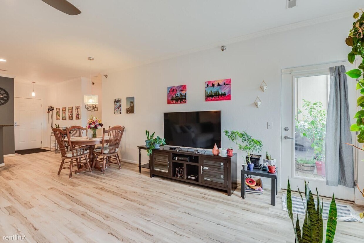 Foto principal - 2 br, 2 bath Condo - 1220 E Locust St