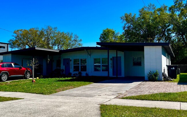 Building Photo - Cozy 3/1 duplex with modern upgrades