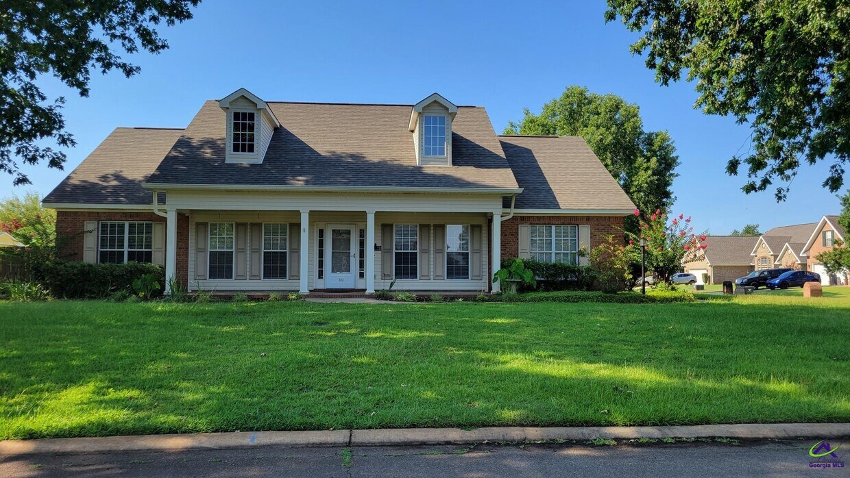 Primary Photo - 303 Hummingbird Ln