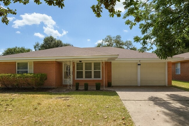 Foto del edificio - 4053 Silverwood Dr