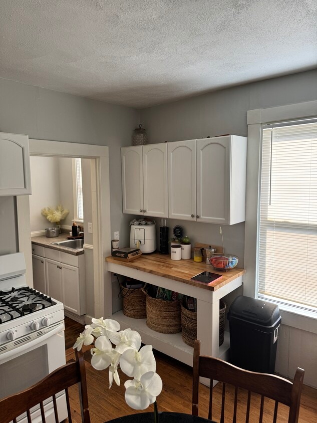 Building Photo - 36 Ashland St