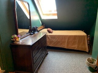 other end of 1 bedroom with a twin - 1834 Oakley Rd