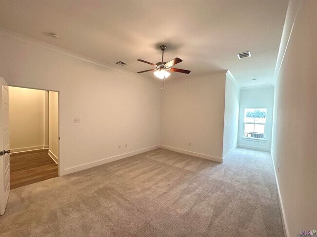 Foto del edificio - 10144 The Grove Blvd