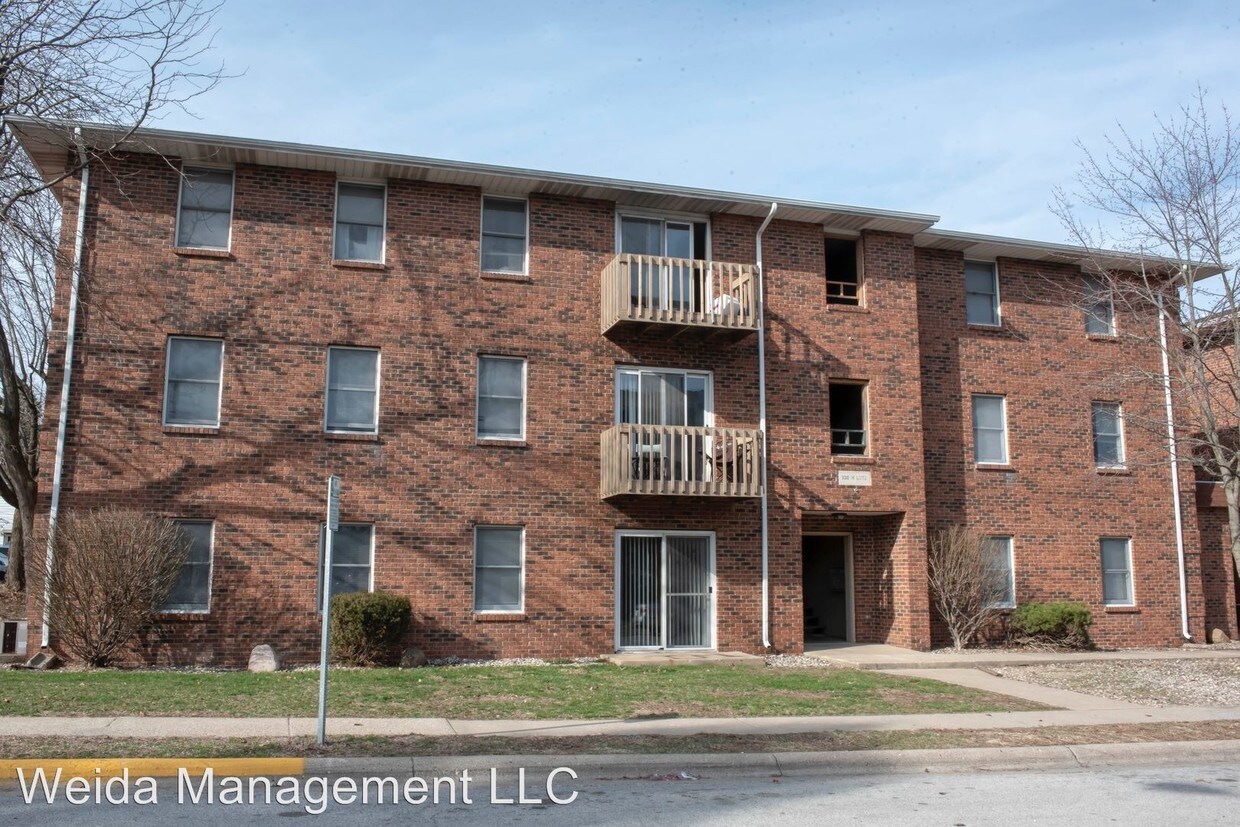 Primary Photo - 330 W Lutz Ave