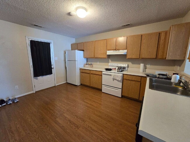 Building Photo - 1097 W Pueblo Dr
