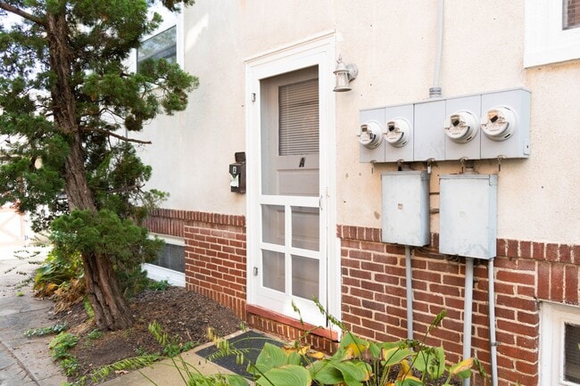 Building Photo - 624 Ridge St