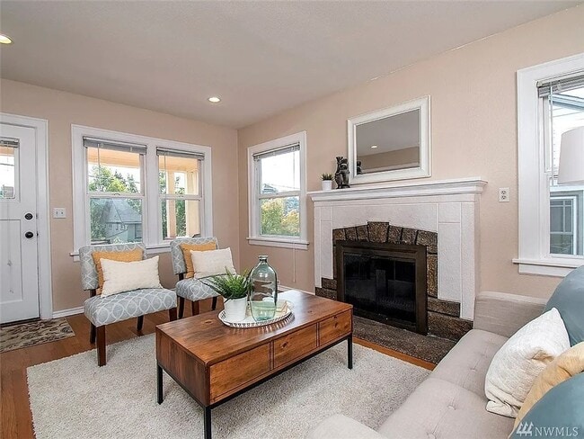 Building Photo - Charming Ballard Home with Modern Upgrades...