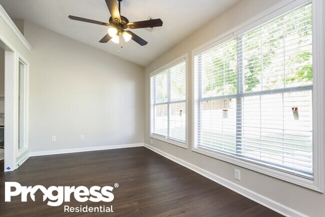 Foto del edificio - 2585 Fairmont Park Ct