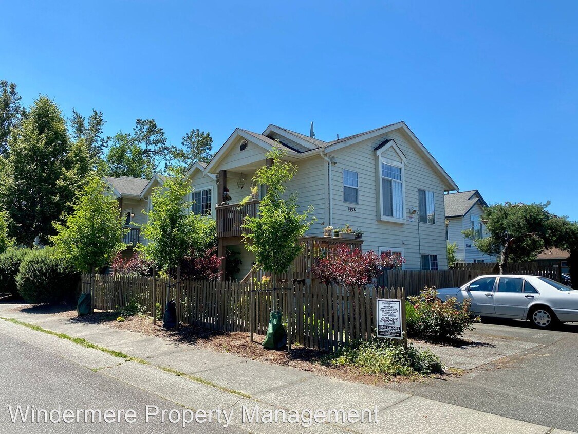 Primary Photo - 2 br, 1 bath House - 1808 E Sunset #102