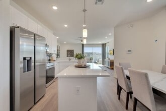 Interior Photo - Valencia Isle
