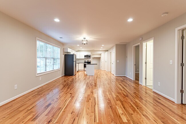 Foto del edificio - Price Improvement! Charming Home in Greenv...