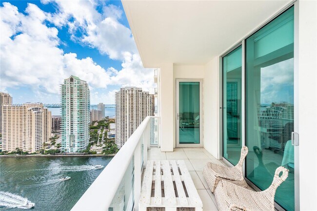 Foto del edificio - 300 S Biscayne Blvd