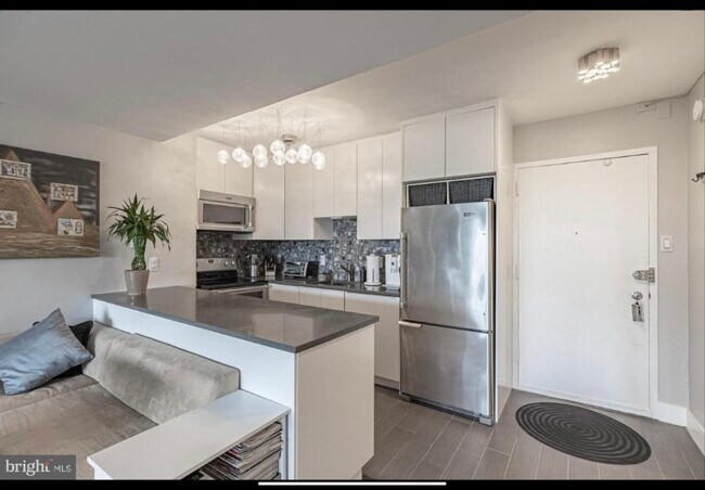 Cocina abierta - 1301 Delaware Ave SW