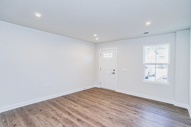 Building Photo - 513 Roan Creek Trl