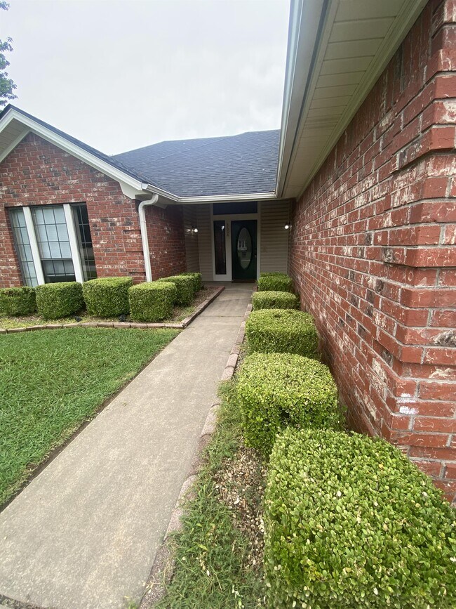 Foto del edificio - 8604 Timberlyn Way