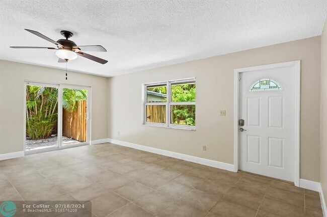 Building Photo - 615 SW 16th Ct