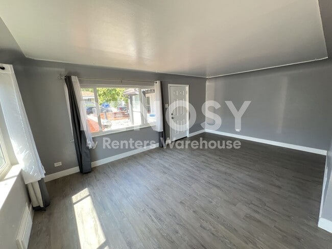 Building Photo - 342 S Alcott St