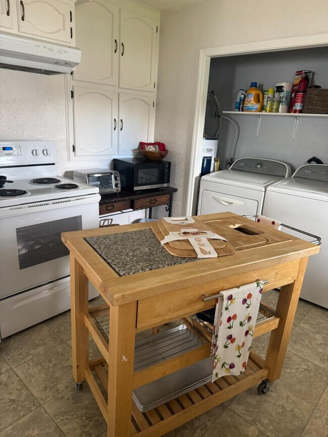 Foto del edificio - 406 Newtown St