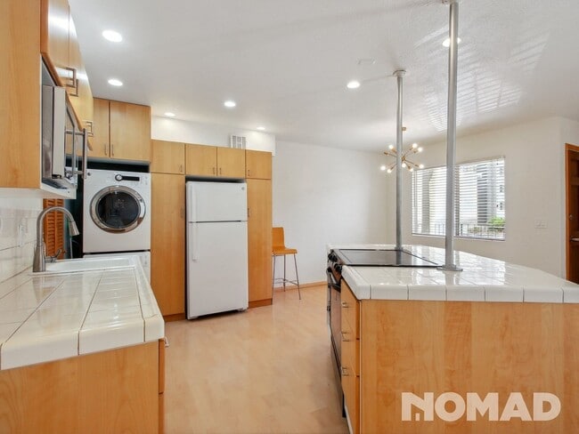 Building Photo - 2 Bedroom Condo in Phoenix