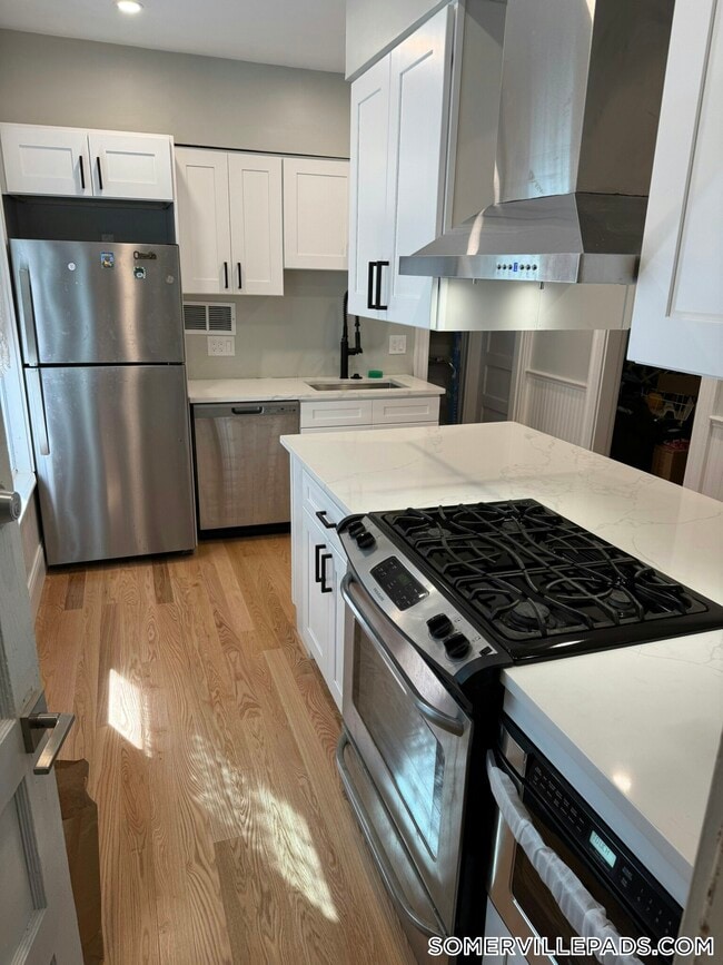 Building Photo - 57 Hawthorne St