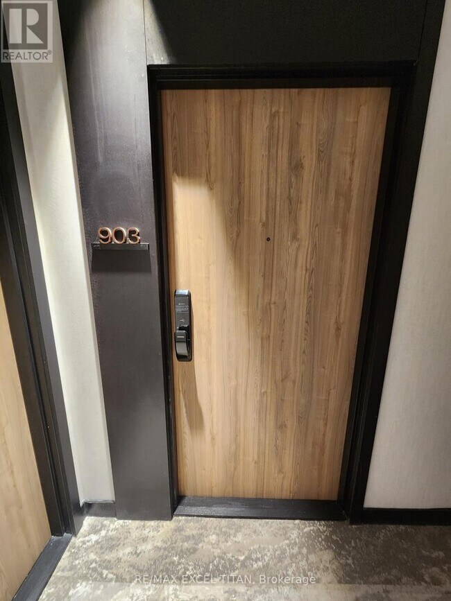 Building Photo - 1 Fairview Rd E