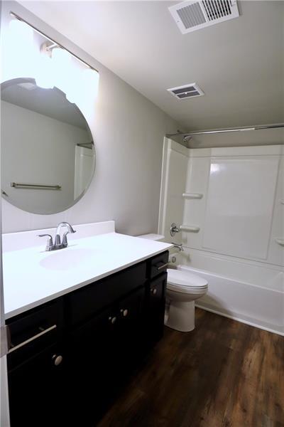 Building Photo - 510 Carriage Hill