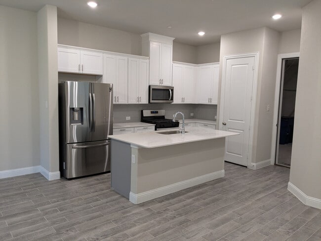 Building Photo - 4237 Shavano Dr