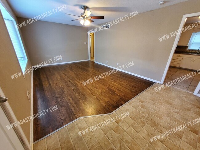 Foto del edificio - Awesome Location in Waldo-Available NOW!!