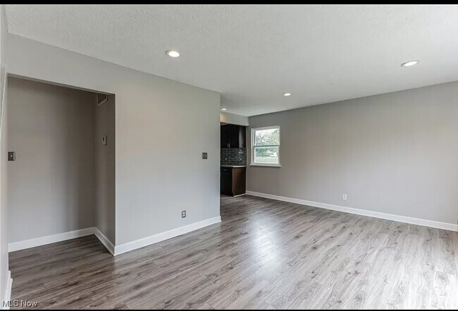 Foto del edificio - 27191 Shirley Ave