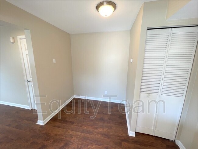 Building Photo - 3918 E Gatewood Ln