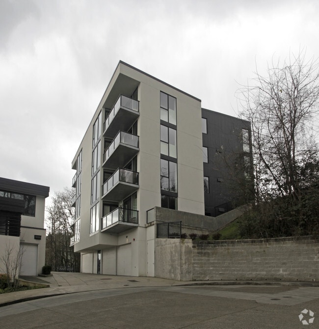 Building Photo - Sophia's View — Condo-Style 2BR/2BA Flats & Townhomes in South Portland