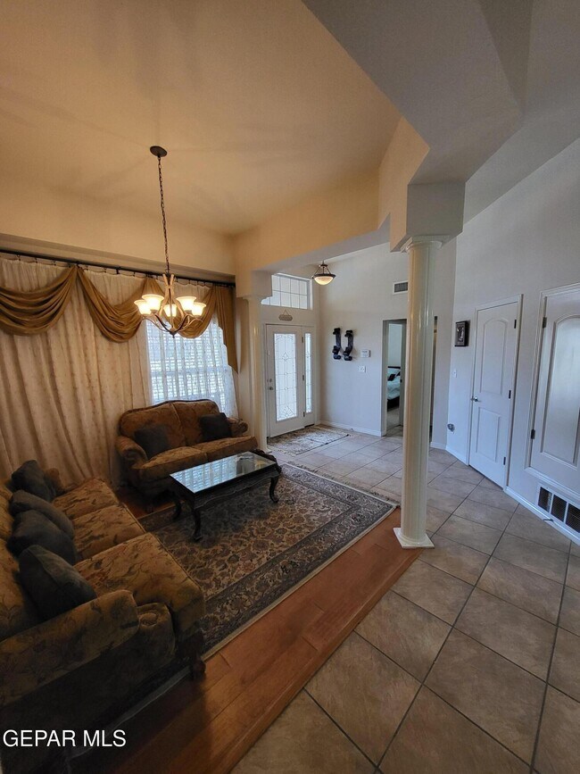 Foto del edificio - 6354 Franklin View Dr