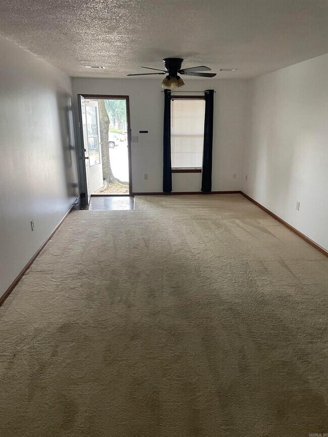 Foto del edificio - 2910 E Moore Ave