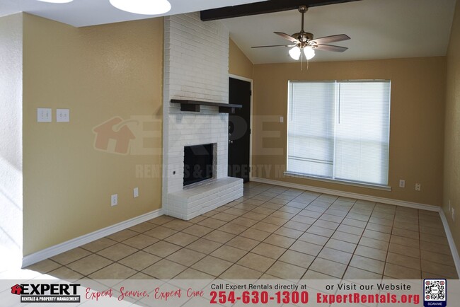 Foto del edificio - 1235 Royal Crest Dr