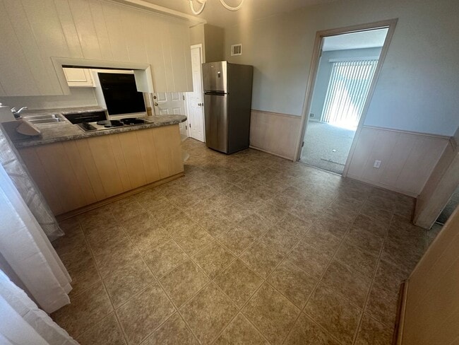Building Photo - 11340 E Minor Dr