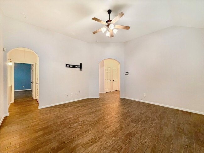 Foto del edificio - 4710 Meadow Way Dr