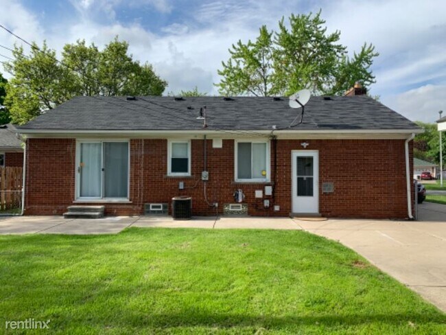 Building Photo - 3 br, 1.5 bath House - 21900 Outer Dr