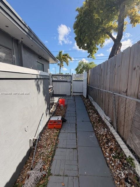 Foto del edificio - 5693 Fletcher St