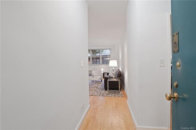Building Photo - 555 Kappock St