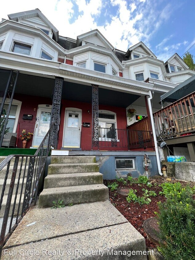 Primary Photo - 5 br, 1 bath House - 744 S Saint John