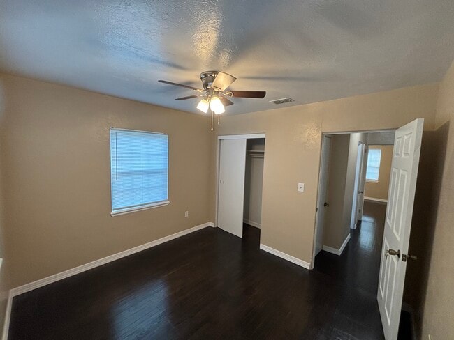 Bed 1-1 - 1313 Golfview St